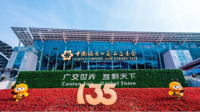 展会进行时|百华鞋业亮相第135届中国进出口商品交易会（广交会）三期，展会现场人气爆棚！