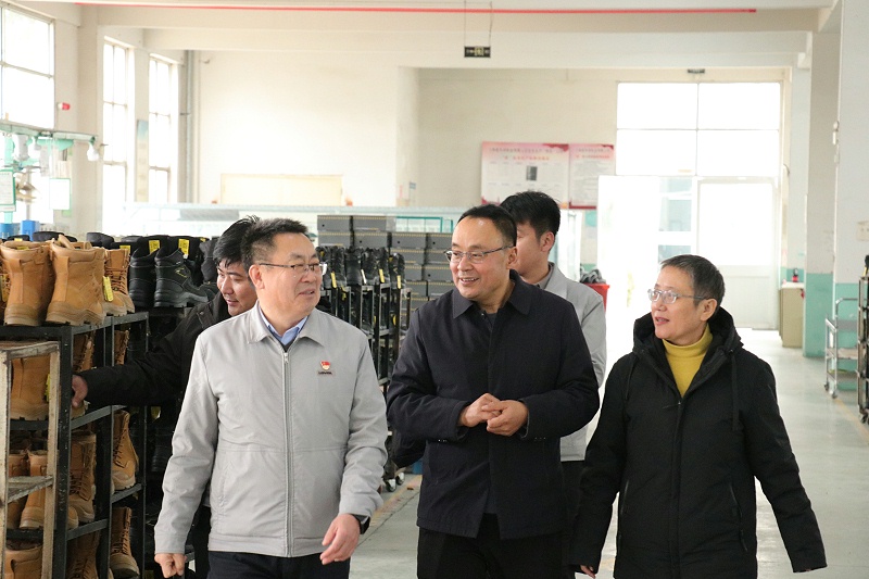 国内著名集团莅临百华鞋业，携手打造合作新篇章！