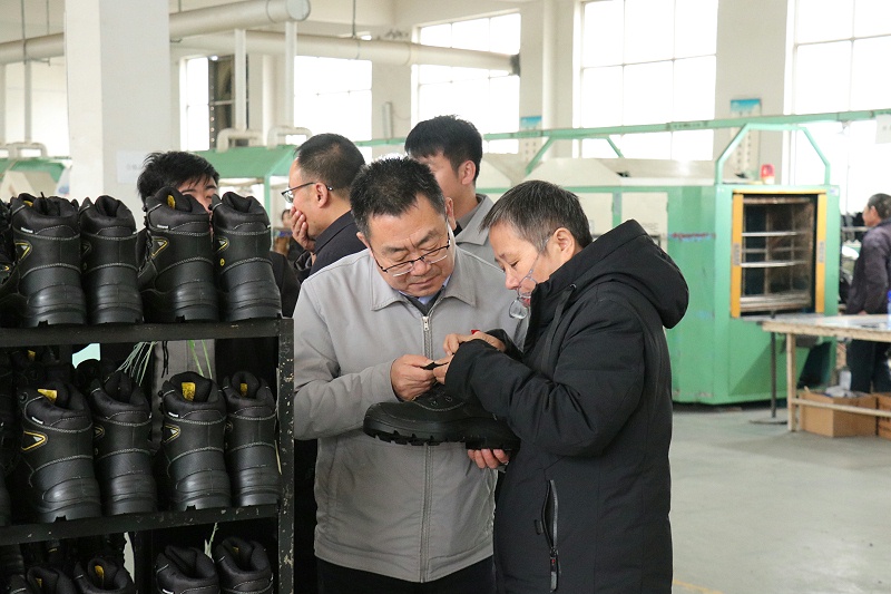 国内著名集团莅临百华鞋业，携手打造合作新篇章！
