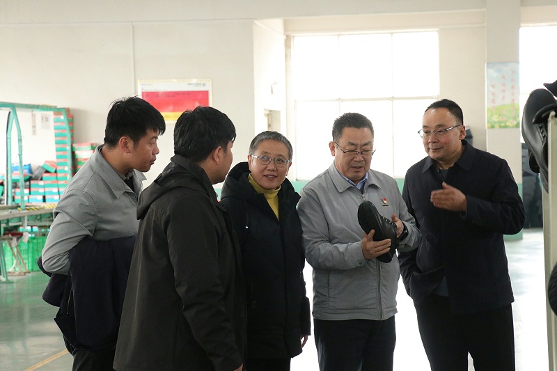 国内著名集团莅临百华鞋业，携手打造合作新篇章！