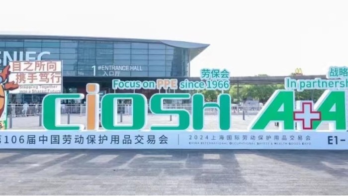 第106届中国劳动?；び闷方灰谆嵯殖±?了，百华鞋业展会现场人气爆棚！