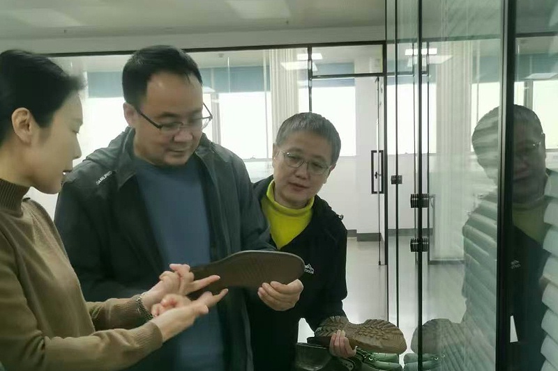 百华鞋业赴罗霸自动化系统(广东)有限公司考察并正式签订合同