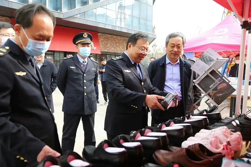 百华鞋业参加沂南县举办纪念3?15国际消费者权益日主题活动