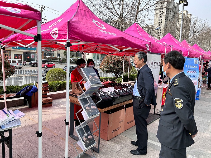 百华鞋业参加沂南县举办纪念3?15国际消费者权益日主题活动