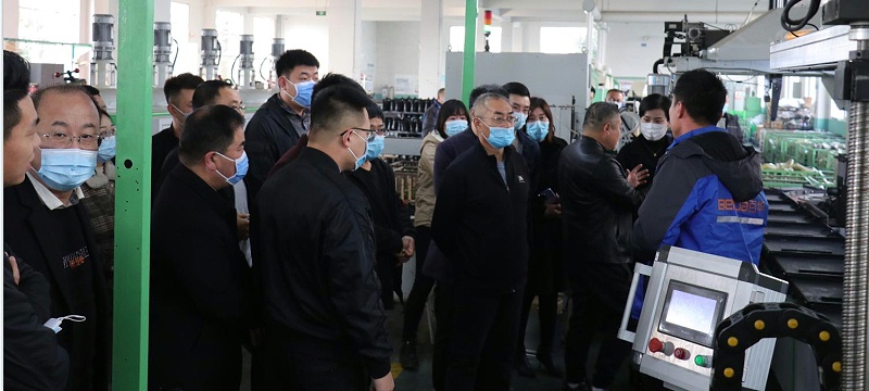 沂南县中小企业发展局领导莅临百华鞋业指导工作